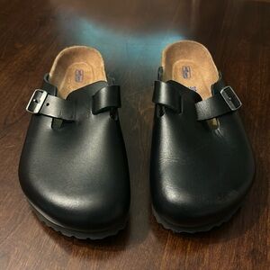 Size 38 Birkenstock black leather soft footbed loafer